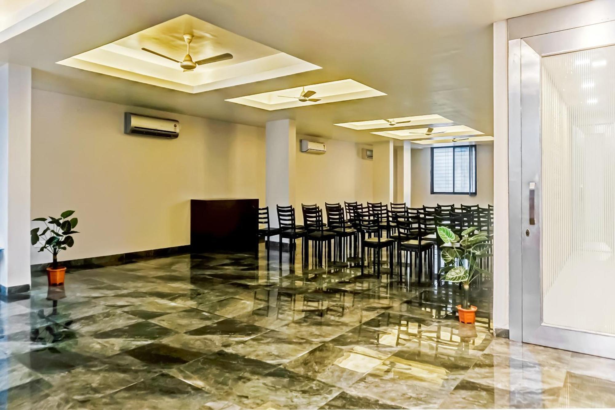 Hotel O Log Inn Plaza Near Eon It Park Pune Exterior photo